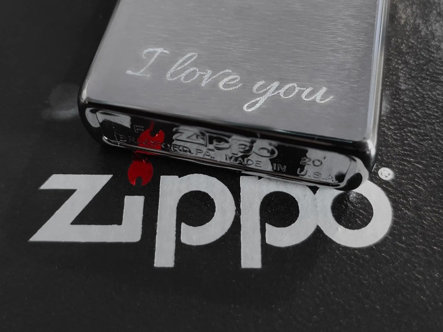 original Zippo chrome (Both sides)