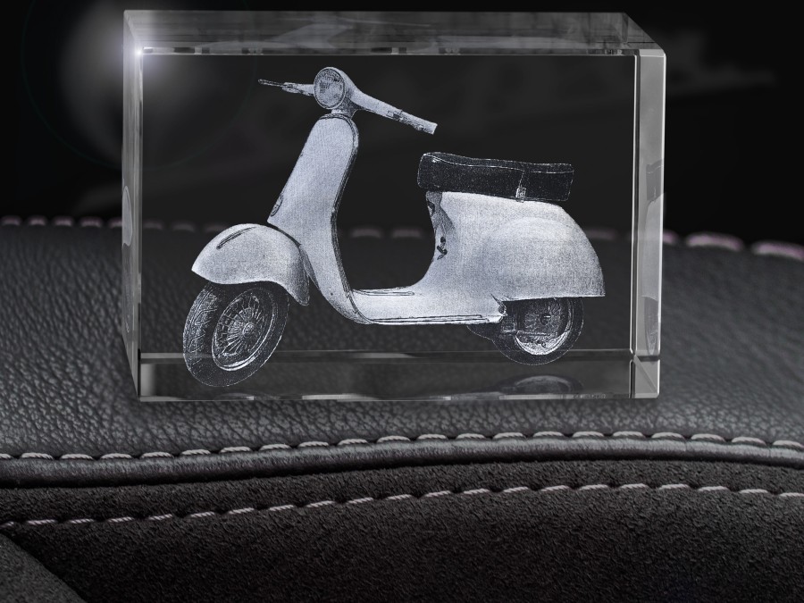 Ta Vespa dans le cristal de verre